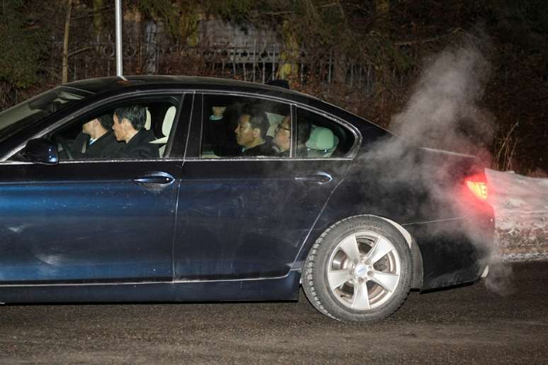Chanceler norte-coreano Ri Yong Ho e delega&ccedil;&atilde;o chegam a embaixada do pa&iacute;s em Estocolmo
 15/3/2018    Ag&ecirc;ncia TT 