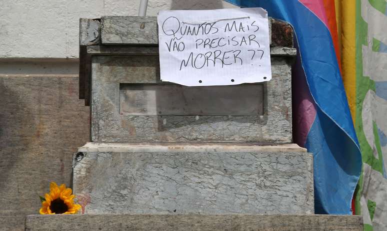 Marielle foi assassinada com quatro tiros na cabeça, quando ia para casa no bairro da Tijuca, zona norte do Rio, retornando de um evento ligado ao movimento negro, na Lapa.