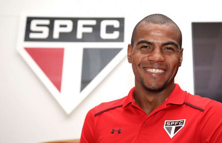 Jogador assinou contrato com o São Paulo até o mês de abril de 2019 (Rubens Chiri/saopaulofc.net)