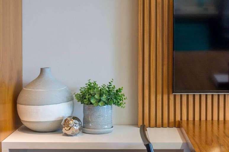 33. Os vasos decorativos tamb&eacute;m s&atilde;o &oacute;timos para decora&ccedil;&atilde;o de escrit&oacute;rios