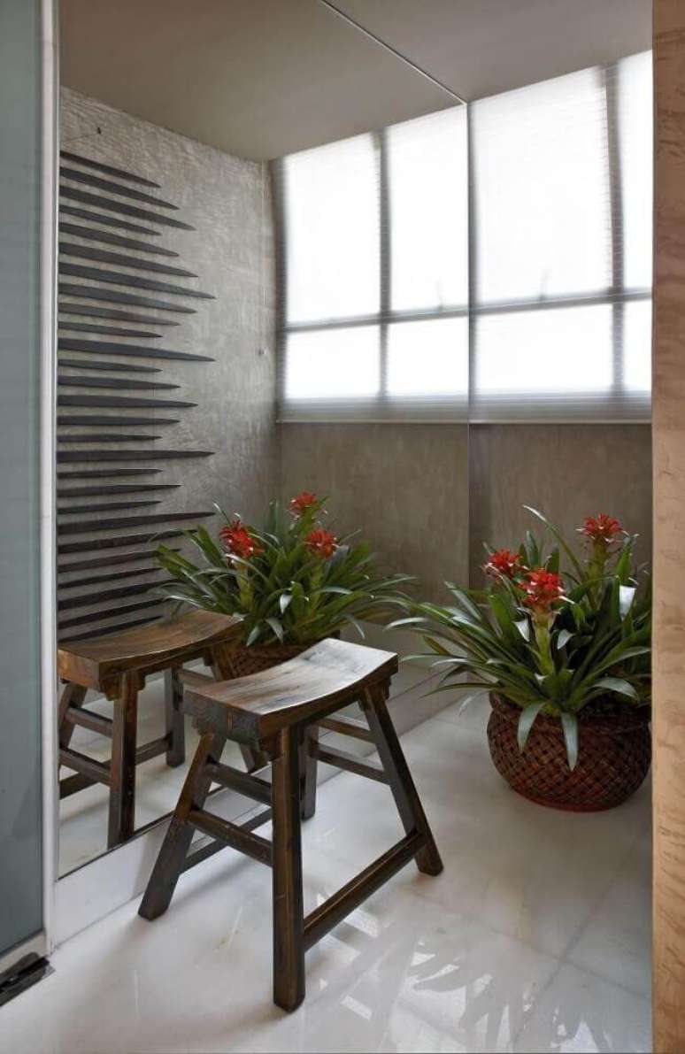 23. O vaso decorativo tamb&eacute;m pode ser usado para dividir ambientes