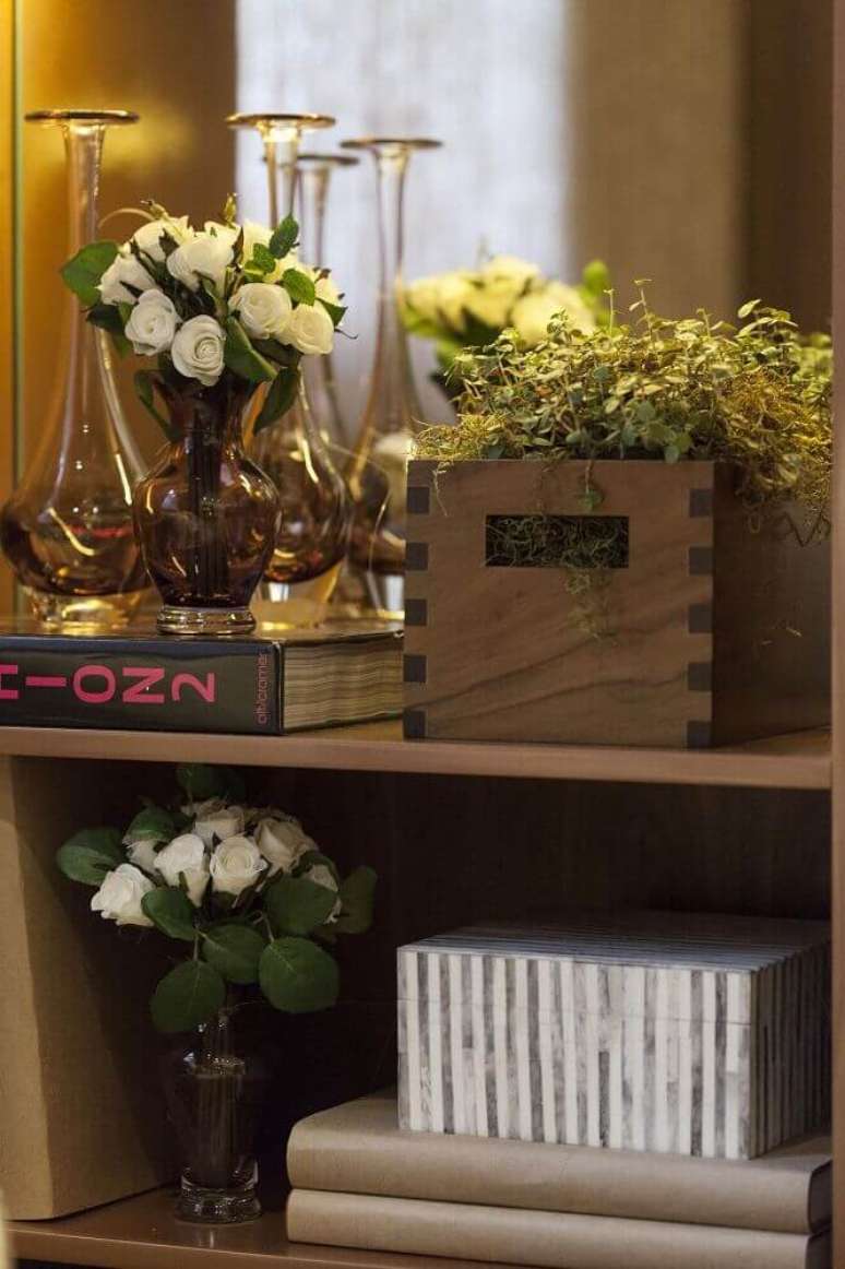 27. Alguns modelos de vaso decorativo s&atilde;o perfeitos para ambientes r&uacute;sticos