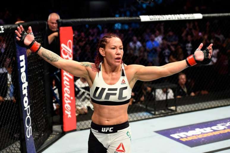 Cris Cyborg fez duras críticas à compatriota Amanda Nunes sobre possível superluta (FOTO: Divulgação/UFC)