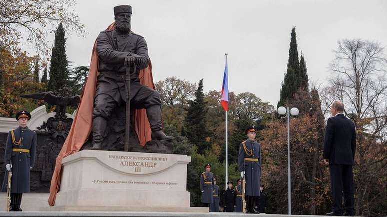 Putin inaugurou no ano passado, na Criméia, um novo monumento para o czar Alexander 3º, pai do último imperador da Rússia, Nicolau 2º