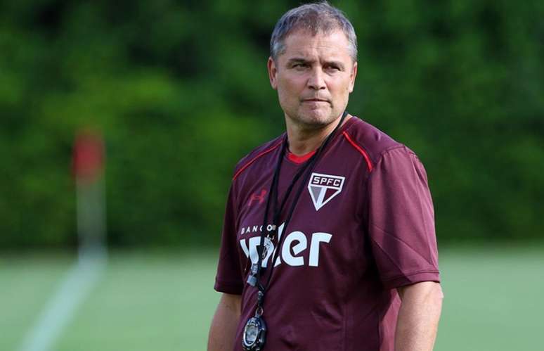 Recém-contratado, o técnico Diego Aguirre já encara um jogo decisivo com o São Paulo.