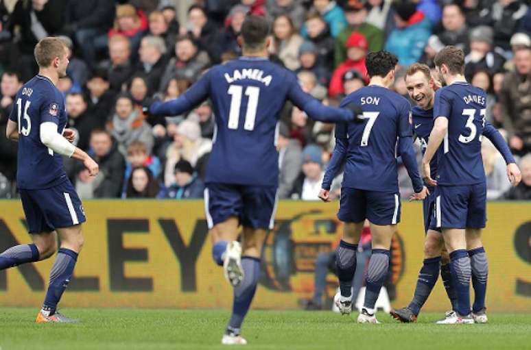 Eriksen tem dia inspirado e marca dois gols na vitória do Tottenham (Foto: Reprodução / Twitter)