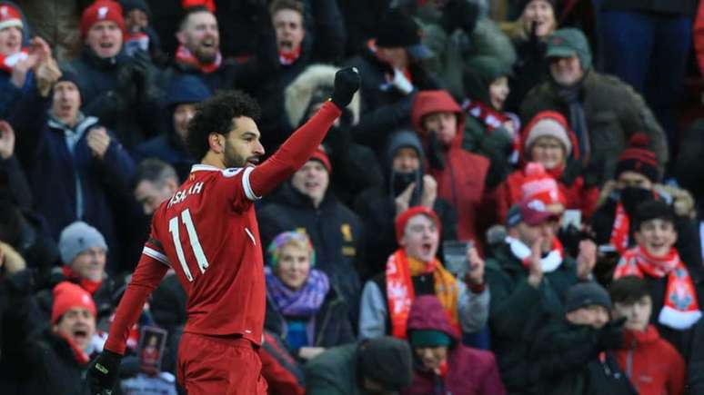 O dia foi dele! Salah fez quatro gols e ainda deu uma assistência para Firmino (Foto: LINDSEY PARNABY / AFP)