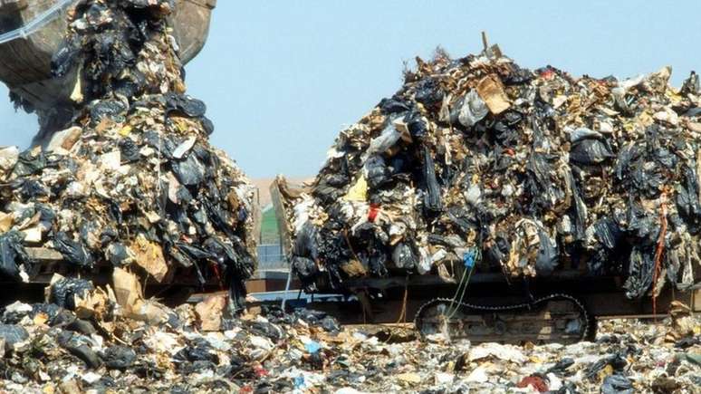 No auge da operação, o aterro de Fresh Kills, em Staten Island, distrito de Nova York, recebia cerca de 26 mil toneladas de lixo por dia | Foto: Alamy