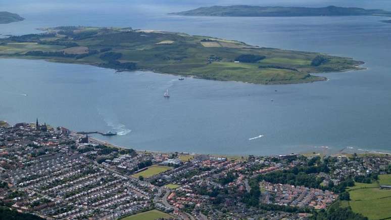 Os sedimentos no fundo do Estuário de Clyde, na Escócia, documentam a poluição química dos processos industriais | Foto: Alamy