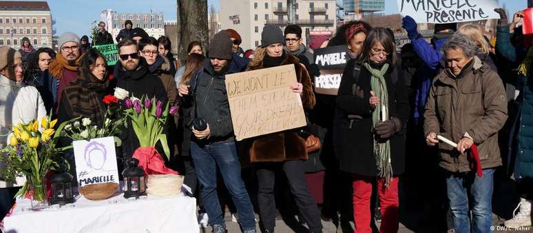 Manifestantes se reuniram no bairro berlinense de Kreuzberg em homenagem à vereadora assassinada. 