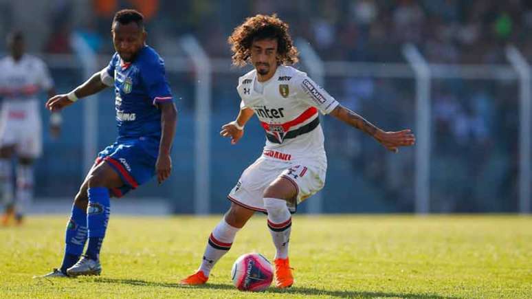 Valdívia diz que inverter a vantagem do São Caetano é fácil no Morumbi (Marcelo Machado de Melo/Fotoarena)