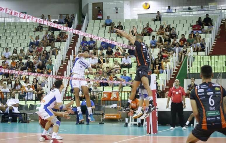 Vôlei Renata encerra primeira fase da Superliga com derrota para o Maringá (Foto: Divulgação)