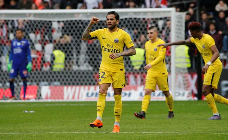 Daniela Alves comemora seu gol pelo Paris Saint-Germain contra o Nice
