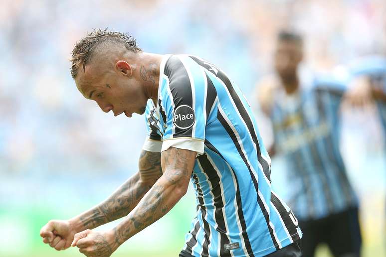 Com retorno de Suárez aos gramados, Grêmio treina de olho em partida diante  do Atlético-MG pelo Brasileiro