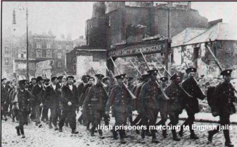 Prisioneiros marchando sob apupos dos compatriotas (abril de 1916)