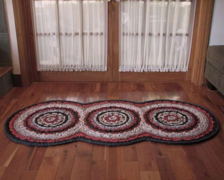 12. Passadeira de croch&ecirc; feito com c&iacute;rculos