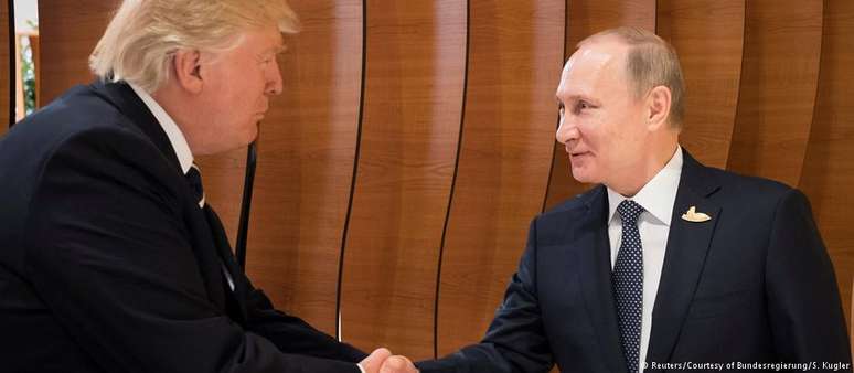 Trump e Putin durante a cúpula do G20 em Hamburgo, em julho de 2017
