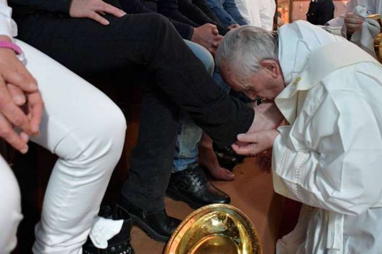 Papa Francisco celebra rito de "lava-pés" em penitenciária italiana