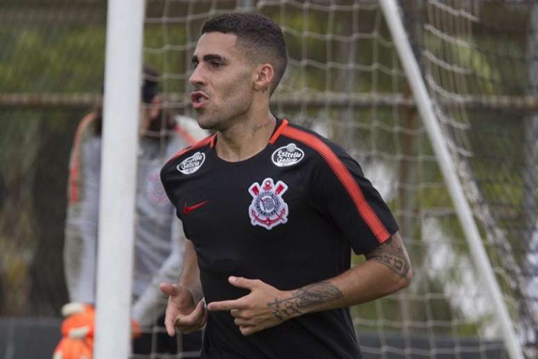 Gabriel em treino do Corinthians (Foto: Daniel Augusto Jr)