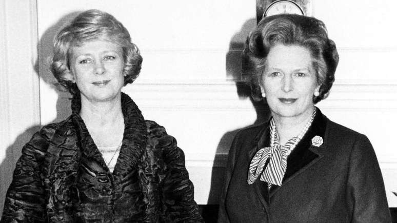 Vigdis Finnbogadottir com Margaret Thatcher em 1982; o governo de 16 anos de Finnbogadottir continua sendo o mais longo que o de qualquer outra mulher &agrave; frente do Estado em qualquer pa&iacute;s do mundo