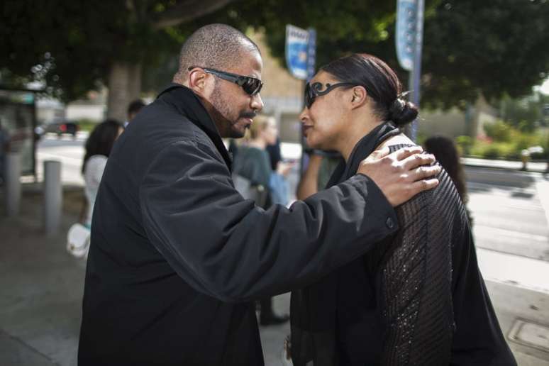Nona Gaye e Marvin Gaye III, filhos de Marvin Gaye, deixam tribunal em Los Angeles
 10/3/2015     REUTERS/Lucy Nicholson 