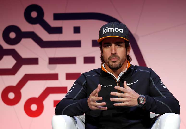 Fernando Alonso discursa em evento em Barcelona
27/02/2018 REUTERS/Yves Herman