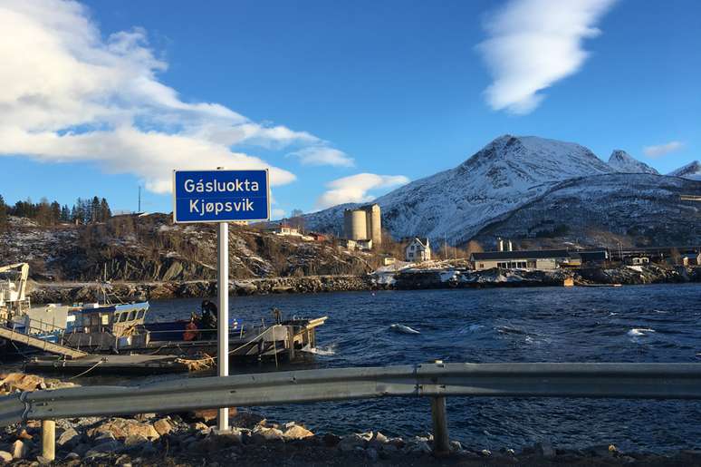 As placas são em duas línguas, em sami e norueguês