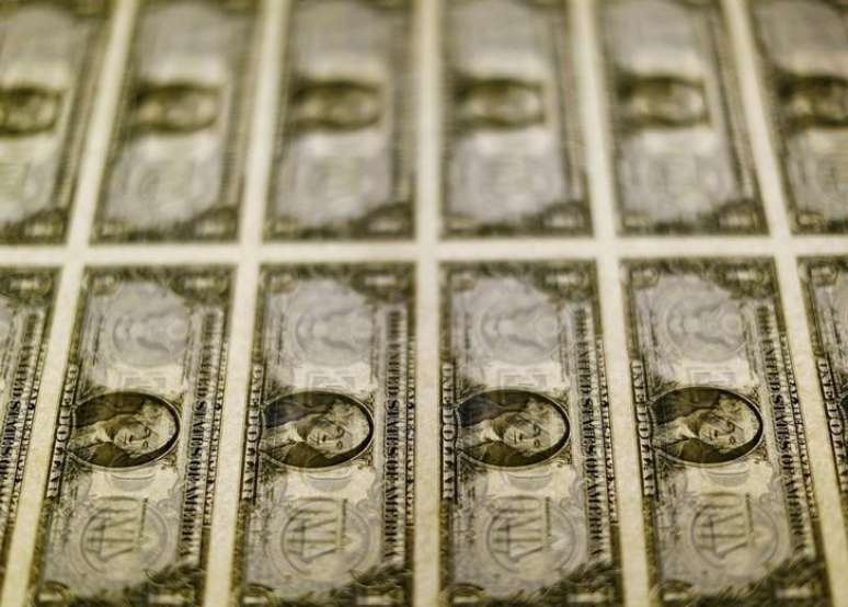 Notas de dólar dos EUA fotografadas em Washington, EUA
14/11/2014
REUTERS/Gary Cameron