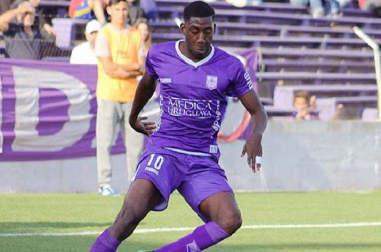 Gonzalo Carneiro, do Defensor, ainda não entrou em campo nesta temporada (Foto: Divulgação/Defensor)