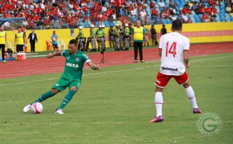 Goiás e Vila Nova em campo pelo Campeonato Goiano (Foto: Divulgação)