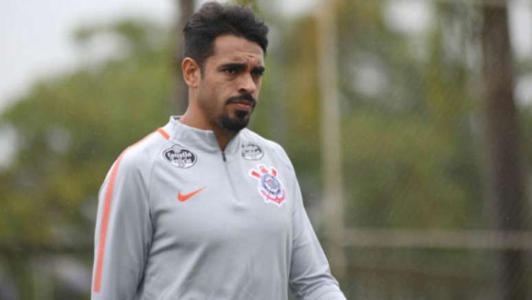 Júnior Dutra volta a ser titular do Corinthians