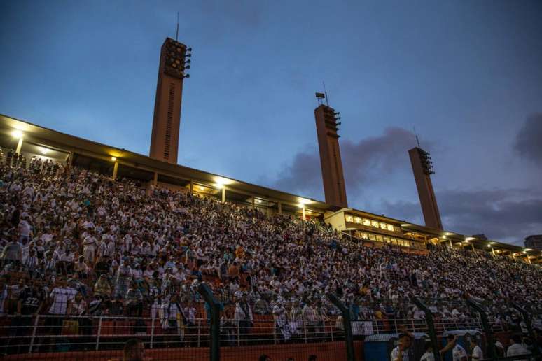 Peixe terá pouco tempo para vender ingressos para clássico em São Paulo (Foto: Machado de Melo/Fotoarena)