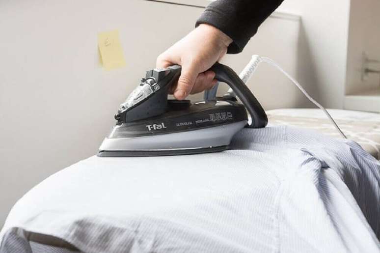 1. Aprenda a limpar ferro de passar e pare de danificar suas roupas