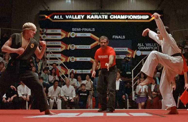 Cena clássica do Karate Kid de mais de três décadas atrás