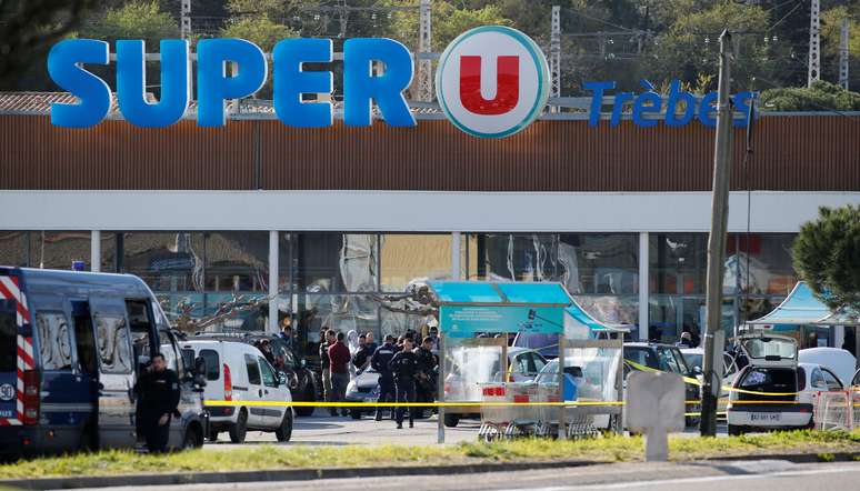 Vista geral de supermercado alvo de ataque em Trèbes
 23/3/2018    REUTERS/Regis Duvignau 