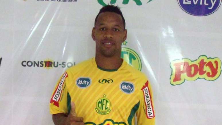 André Luiz com a camisa do Mirassol (Foto: Vinicius de Paula/Agência Mirassol FC)