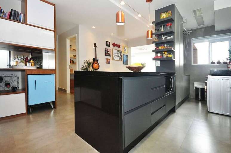 42. Decora&ccedil;&atilde;o de cozinha planejada preta