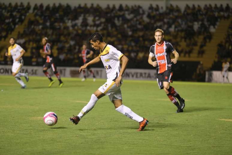 Atacante pode renovar com Criciúma (Foto: Divulgação)