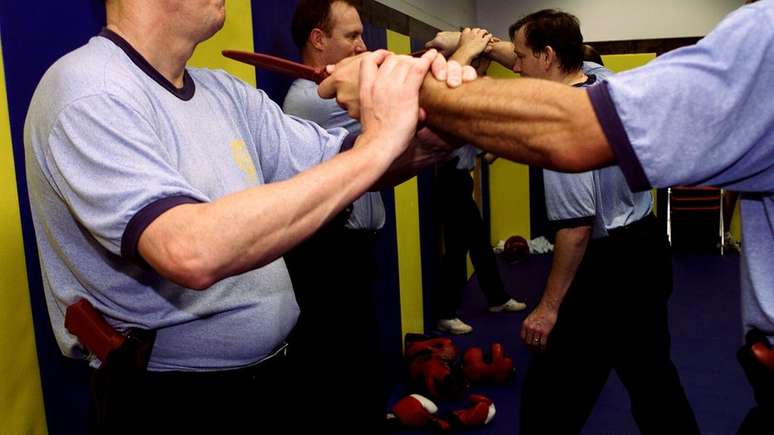 O primeiro treinamento aconteceu em 2003 (foto) e, desde então, milhares de pilotos aprendem a como atirar e a desarmar terroristas