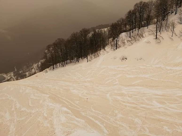 Areia misturada com neve está por trás do fenômeno
