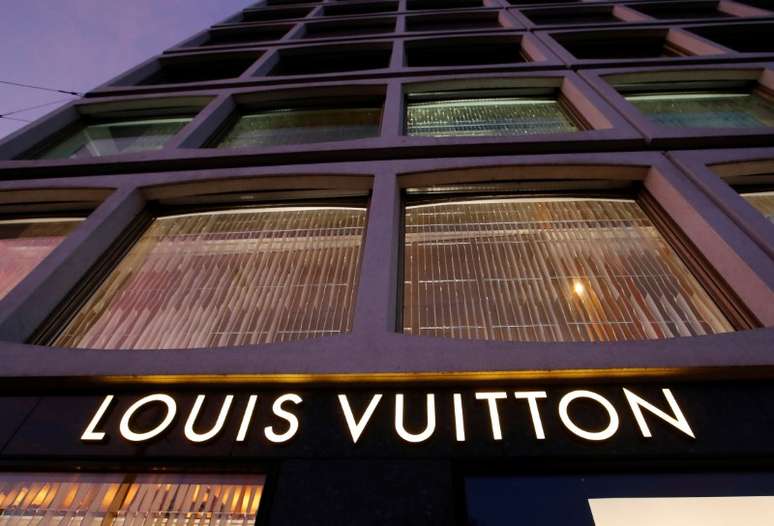 Logo da Louis Vuitton &eacute; visto em Genebra, na Su&iacute;&ccedil;a 23/11/2017 REUTERS/Denis Balibouse