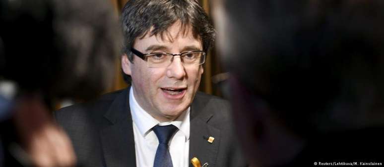 Puigdemont violou a Constituição espanhola ao declarar a independência da Catalunha