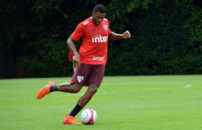 Volante pede foco no clássico para que a provocação corintiana não afete o São Paulo (Érico Leonan/saopaulofc.net)