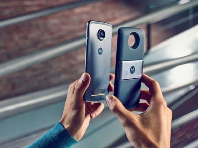 Snap inclui funções de TV digital e bateria extra (Imagem: Motorola)