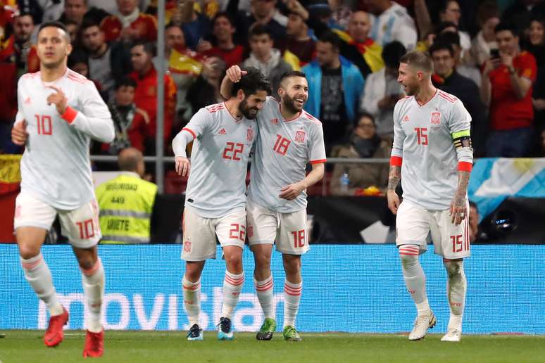 Jogadores da Espanha comemoram gol contra a Argentina
 27/3/2018   REUTERS/Javier Barbancho