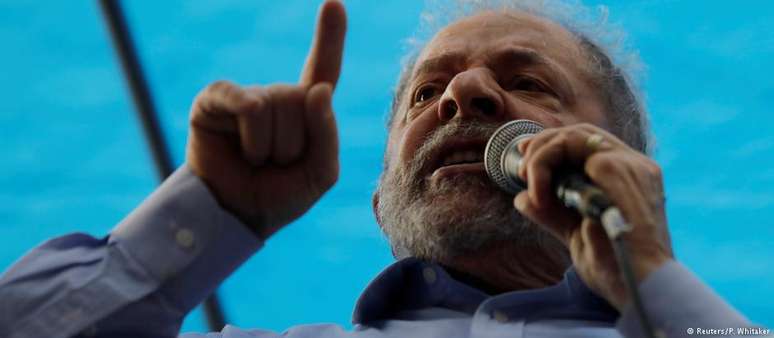 "Nossa caravana foi atacada por grupos fascistas", afirmou ex-presidente Lula