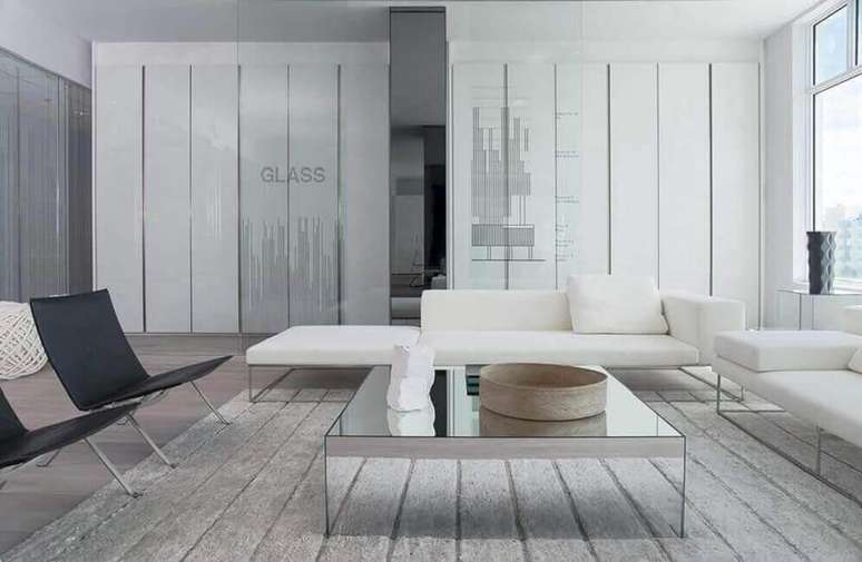 31. Os modelos de mesa de centro espelhados s&atilde;o &oacute;timos para ambientes modernos