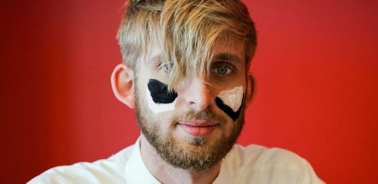 Exemplo de maquiagem supostamente usada para confundir c&acirc;meras inteligentes (Imagem: The Atlantic)