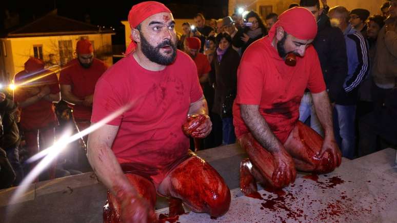 Autoflagela&ccedil;&atilde;o tamb&eacute;m acontece no M&eacute;xico, no Peru e at&eacute; nas Filipinas, onde alguns fi&eacute;is chegam a submeter-se 'a uma real crucifica&ccedil;&atilde;o'