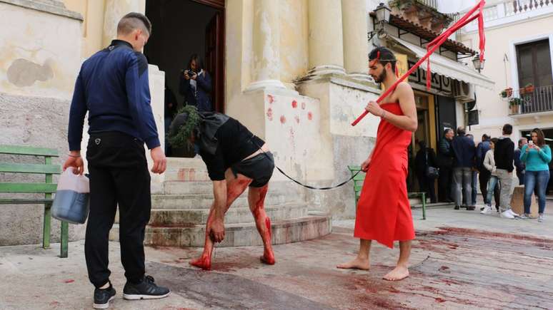 Oficialmente, a Igreja &eacute; contr&aacute;ria &agrave;s manifesta&ccedil;&otilde;es cru&eacute;is de autoflagela&ccedil;&atilde;o
